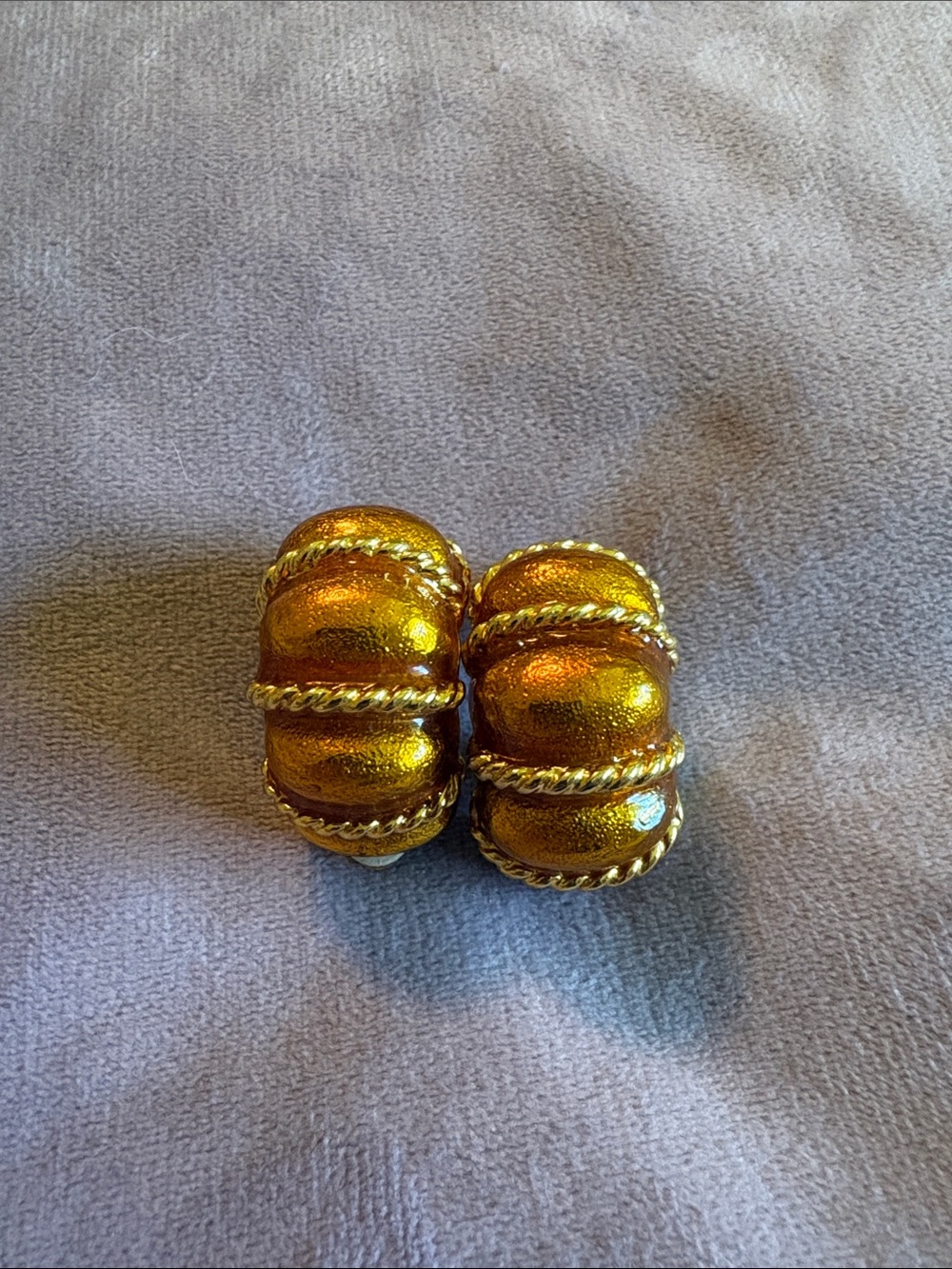 Vintage Joan Rivers gold tone earrings